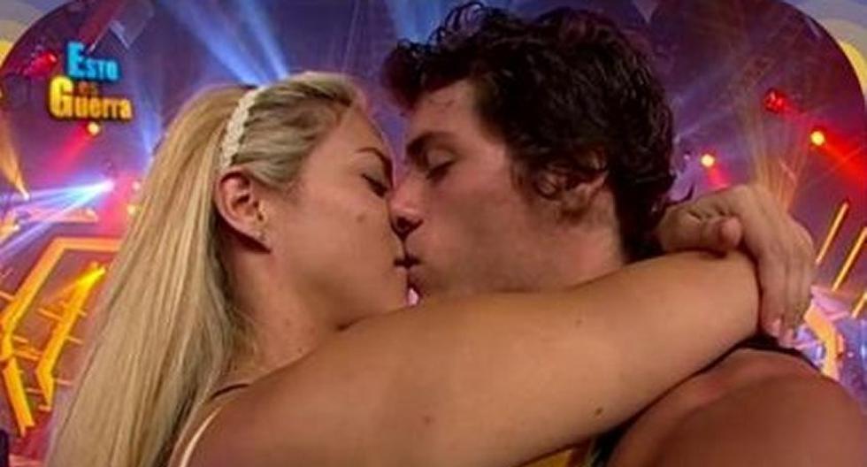 Sheyla Rojas y Patricio Parodi se besan en Esto es guerra. (Foto: Captura América TV)