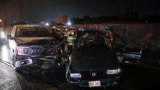 Los Olivos: choque entre camioneta y taxi en la panamericana Norte deja un herido | VIDEO