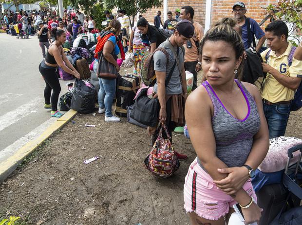 Migrantes venezolanos llegando al Perú (foto: AFP).