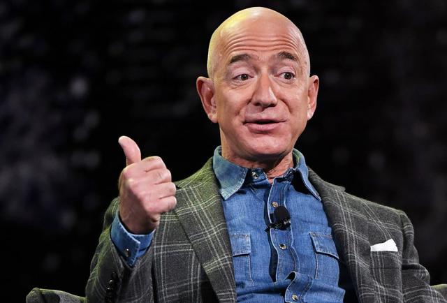 Jeff Bezos es el fundador, CEO y presidente de Amazon. Tiene US$109.000 millones como fortuna.