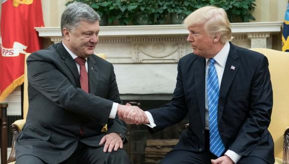 El líder de Ucrania, Petro Poroshenko (izq) se reunió con Donald Trump en la Casa Blanca en junio de 2017. (Foto: Getty Images)
