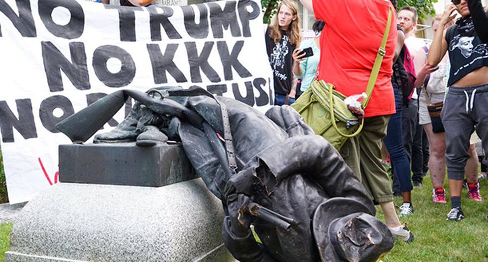 Manifestantes hartos del racismo destruyeron histórica estatua en USA. (Twitter)