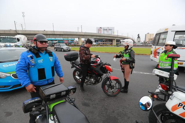 Municipalidad de Surco en una acción en conjunto con la Policía Nacional del Perú (PNP) continúa con las operaciones contra los denominados ‘taxi’ en motos. (Foto: Lino Chipana)