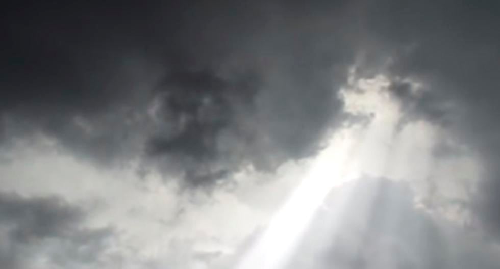 Quizás este video de YouTube nos de la prueba máxima del poder divino al dividir el cielo en dos con el sonido de las trompetas apocalípticas en México. (Foto: captura)