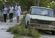 Estudiantes de medicina en Cuba enfrentan COVID-19 buscando posibles casos a domicilio