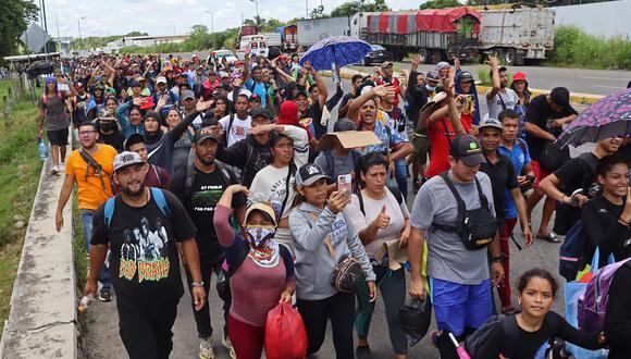 La vocera del contingente asegura que su plan es dirigirse al norte de México, desde donde buscarán el permiso para llegar a Estados Unidos. (Foto: Juan Manuel Blanco / EFE)