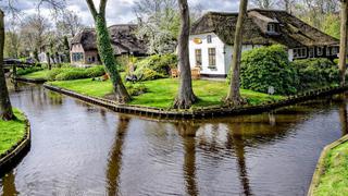 Las calles de este pueblo en Holanda son de agua