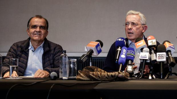 Uribe and his candidate, Oscar Iván Zuluaga.  (GETTY IMAGES).