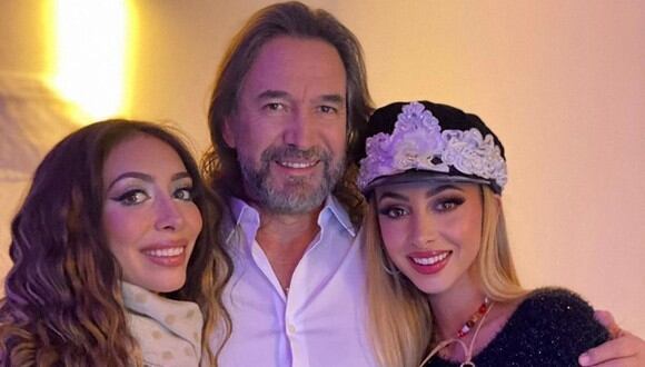 El cantante junto a Alison (izquierda) y Marla (derecha), sus hijas del último compromiso (Foto: Marla Solís / Instagram)