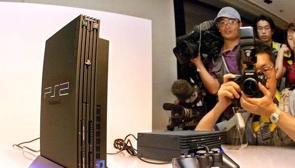 Foto del primer vistazo que Sony dio del PlayStation 2 a la prensa el 13 de septiembre de 1999.