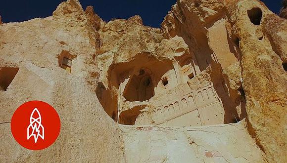 Cada iglesia está alojada dentro de una cueva de roca blanda. En su interior se encuentran frescos del periodo clásico del arte bizantino. (Foto: YouTube)