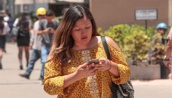 Por género, las mujeres que acceden a internet aumentaron en 5,2 puntos porcentuales al pasar de 56,5% a 61,6%. (Foto: GEC)