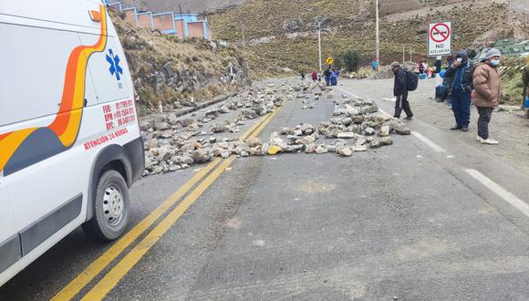 Desde la madrugada no hay pase de vehículos en la Carretera Central ante el bloqueo del tramo Lima-La Oroya. (Twitter)