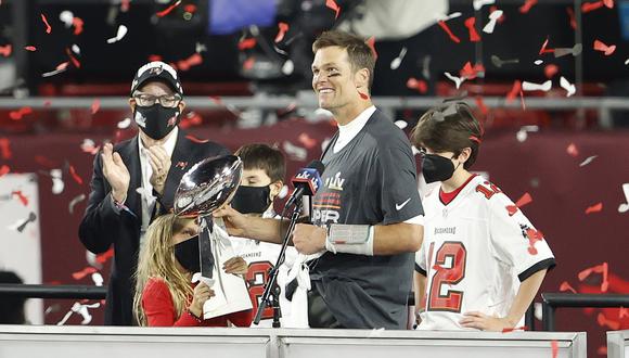 Tom Brady recibe el quinto MVP de un Super Bowl de su carrera