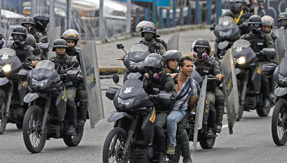 La persecución del aparato estatal venezolano contra los opositores sigue siendo brutal. Entre enero y mayo del 2019 murieron 66 personas durante protestas contra el régimen. (Foto: EFE)