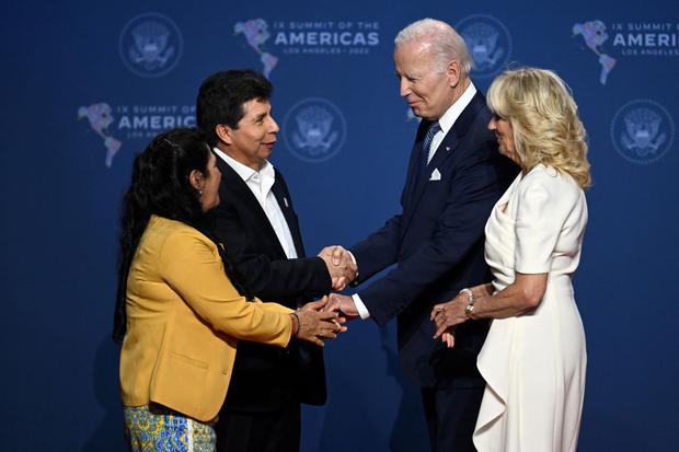 US President Joe Biden and First Lady Jill Biden congratulate Peruvian President Pedro Castillo and First Lady Lilia Paredes on attending the US Summit.  (Jim Watson / AFP)