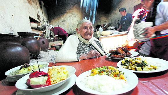 La recordada Lucila Salas, difusora de la profunda cocina arequipeña. Picantera protagónica que ayudó a gestar los sabores regionales.