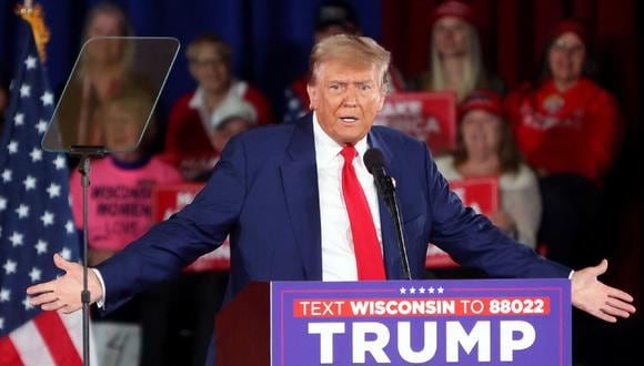 El expresidente de Estados Unidos y candidato presidencial republicano Donald Trump habla en un evento de campaña en Waukesha, Wisconsin, el 1 de mayo de 2024. (Foto de Alex Wroblewski / AFP)