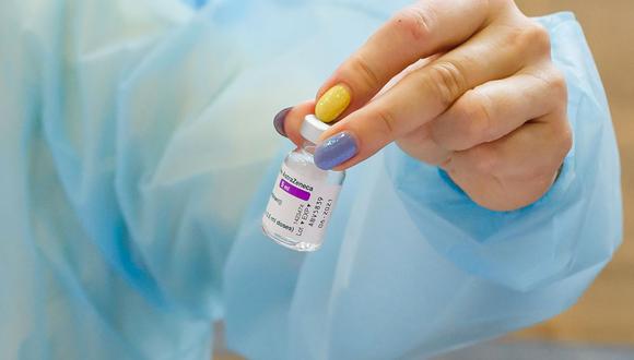 Unión Europea inicia acción legal contra AstraZeneca por atraso en entrega de vacunas contra el coronavirus. (Foto: Gints Ivuskans / AFP).