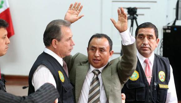 Al ser detenido, Santos quiso ensayar un discurso pol&iacute;tico, pero la polic&iacute;a puso orden y se lo impidi&oacute;. (Foto: Andina)