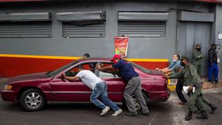 Cómo la gasolina de Venezuela pasó de ser la más barata a la más alta del mundo