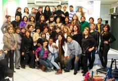 1061 estilistas peruanos logran el récord Guinness de corte de cabello masivo en menor tiempo