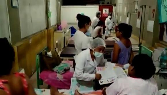 Mujeres gestantes son acomodadas en los pasillos de la maternidad del Hospital de Iquitos debido a construcciones en el nosocomio. (Foto: Captura/RPP Noticias)