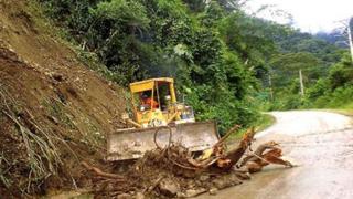 Ucayali: deslizamiento afecta tránsito en vía Federico Basadre