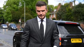 David Beckham se queda sin brevete por conducir usando el celular
