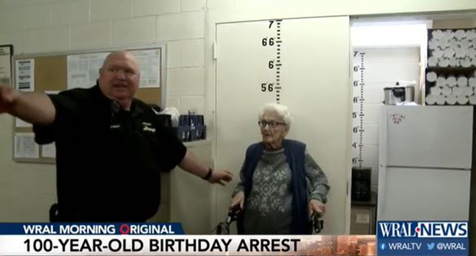 Mujer de 100 años fue arrestada y tratada como una criminal. Todo para cumplirle un viejo deseo: estar en prisión. (Foto: captura de video)