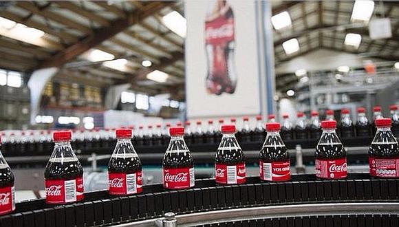 Además de sus botellas de San Luis que son de plástico 100% reciclado, Coca-Cola ha logrado que el resto de su portafolio también tenga el 25% de plástico reciclado.