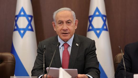 El primer ministro israelí, Benjamin Netanyahu, asiste a la reunión semanal del gabinete en su oficina en Jerusalén, el 19 de marzo de 2023. (Foto de Abir SULTAN / POOL / AFP)