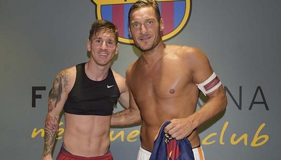De colección: Roma subastará camiseta que Messi le dio a Totti