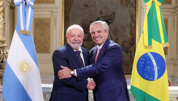 Lula da Silva se reúne con Alberto Fernández en Buenos Aires, primera etapa de su regreso a la arena internacional. (AFP).