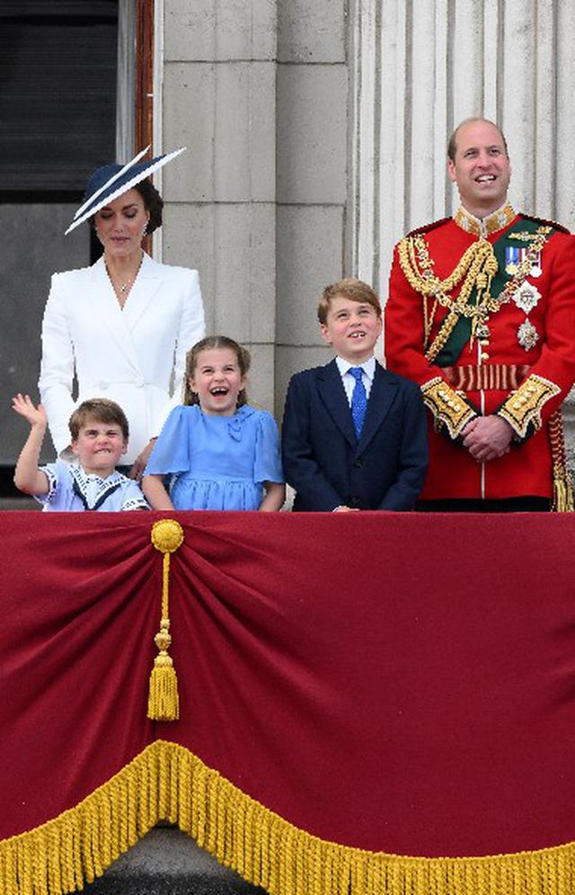 Hay reglas y normas con respecto a todo en la familia real británica, desde ropa y regalos hasta comer y nombrar a los niños recién nacidos. (Foto: AFP)