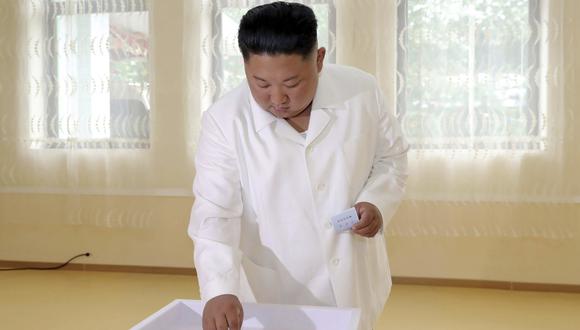 Kim Jong-un participa de unas elecciones en Corea del Norte que contó con el 99,98% de participación. (AP)