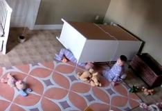 YouTube: niño de 2 años rescata a su hermano atrapado bajo mueble