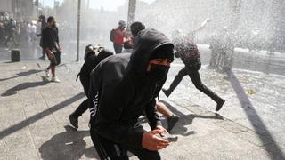 “Boric, escucha, únete a la lucha”: protesta estudiantil en Chile deja a joven herido de bala