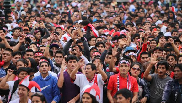Los hinchas podrán disfrutar hoy del partido de repechaje en las diversas plazas de Armas de las ciudades de Cusco, Puno, Huánuco, Cajamarca, Huancavelica, entre otros. (Foto: Diego Toledo)