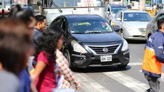 Taxis colectivos permanecen en corredores complementarios de Av. Arequipa y Javier Prado