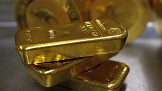 Precios del oro suben impulsado por un dólar más débil