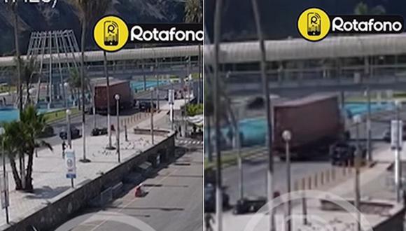 La parte superior de un camión que circulaba por la Costa Verde chocó con el puente peatonal de la playa Agua Dulce en Chorrillos | Foto: Rotafono / Captura de video