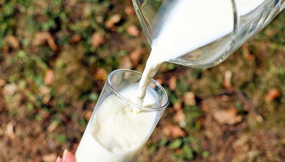 La leche es ampliamente consumida en el mundo. (Pixabay)