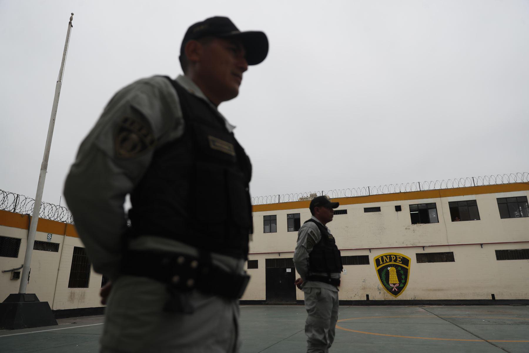 El Instituto Nacional Penitenciario (INPE) informó este sábado que cinco personas están infectadas con COVID-19. (Foto: Andina)