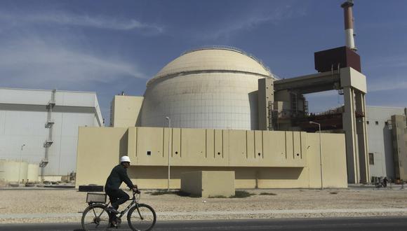 Imagen referencial tomada en el 2010. Se ve una planta nuclear en Bushehr, Irán. AP