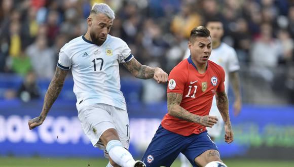 Chile y Argentina se vuelven a ver las caras por Eliminatorias en Calama. (Foto: AFP)