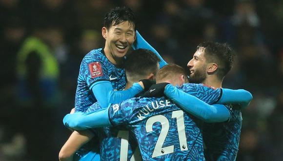Tottenham Hotspur's South Korean striker Son Heung-Min (L) celebrates with teammates after scoring their second goal during the English FA Cup fourth round football match between Preston North End and Tottenham Hotspur at Deepdale stadium in Preston, north-west England, on January 28, 2023. (Photo by Lindsey Parnaby / AFP) / RESTRICTED TO EDITORIAL USE. No use with unauthorized audio, video, data, fixture lists, club/league logos or 'live' services. Online in-match use limited to 120 images. An additional 40 images may be used in extra time. No video emulation. Social media in-match use limited to 120 images. An additional 40 images may be used in extra time. No use in betting publications, games or single club/league/player publications. / 