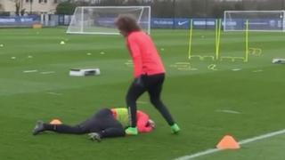 David Luiz y el golpe que 'noqueo' a Zlatan Ibrahimovic