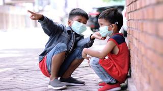 Niños con síntomas de COVID-19: ¿Cómo diferenciar al coronavirus, gripe y resfrío? Esto dice la OMS