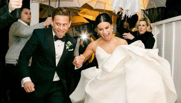 La actriz Lea Michele y su esposo Zandy Reich durante su boda en 2019. La pareja recibió a su primer hijo el pasado 20 de agosto. (Foto: @leamichele/Instagram)